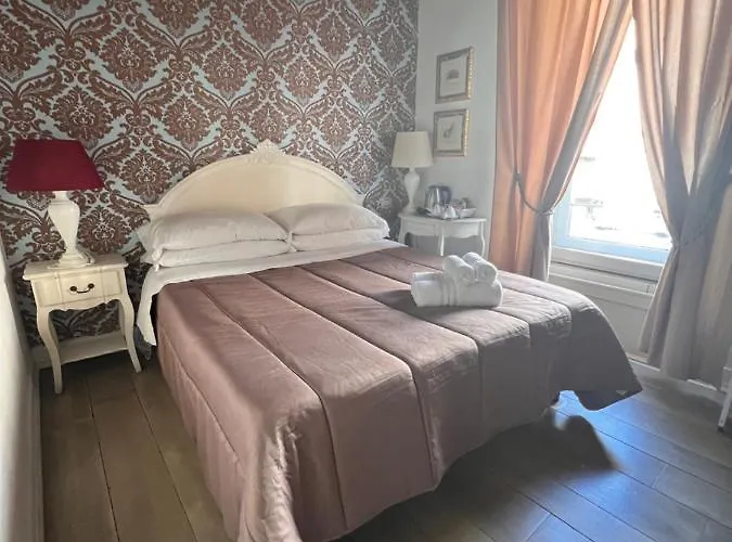 Guest house Piazzetta De' Monti 4*