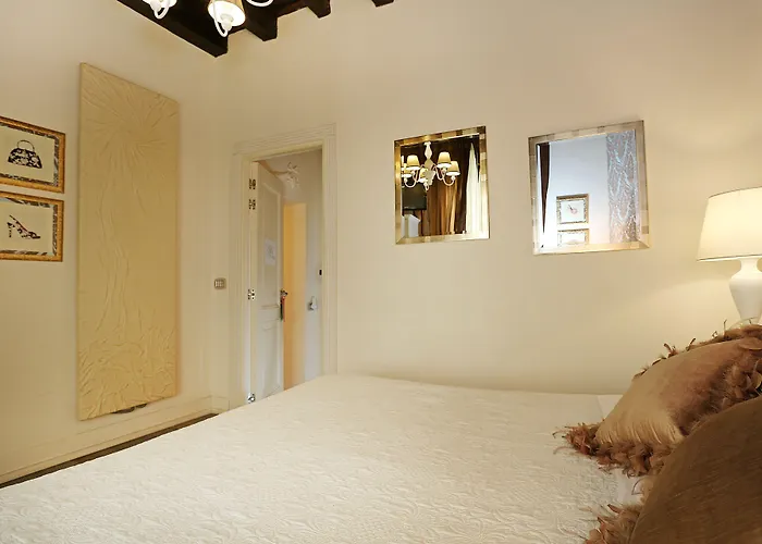 Piazzetta De' Monti Guest house 4*