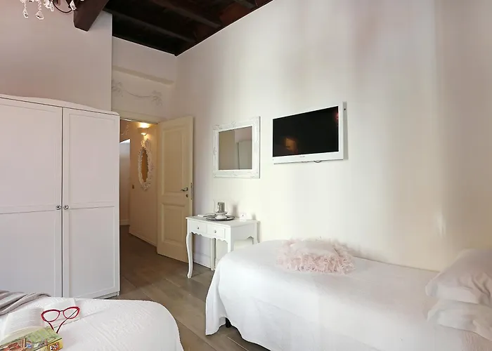 Guest house Piazzetta De' Monti 4*
